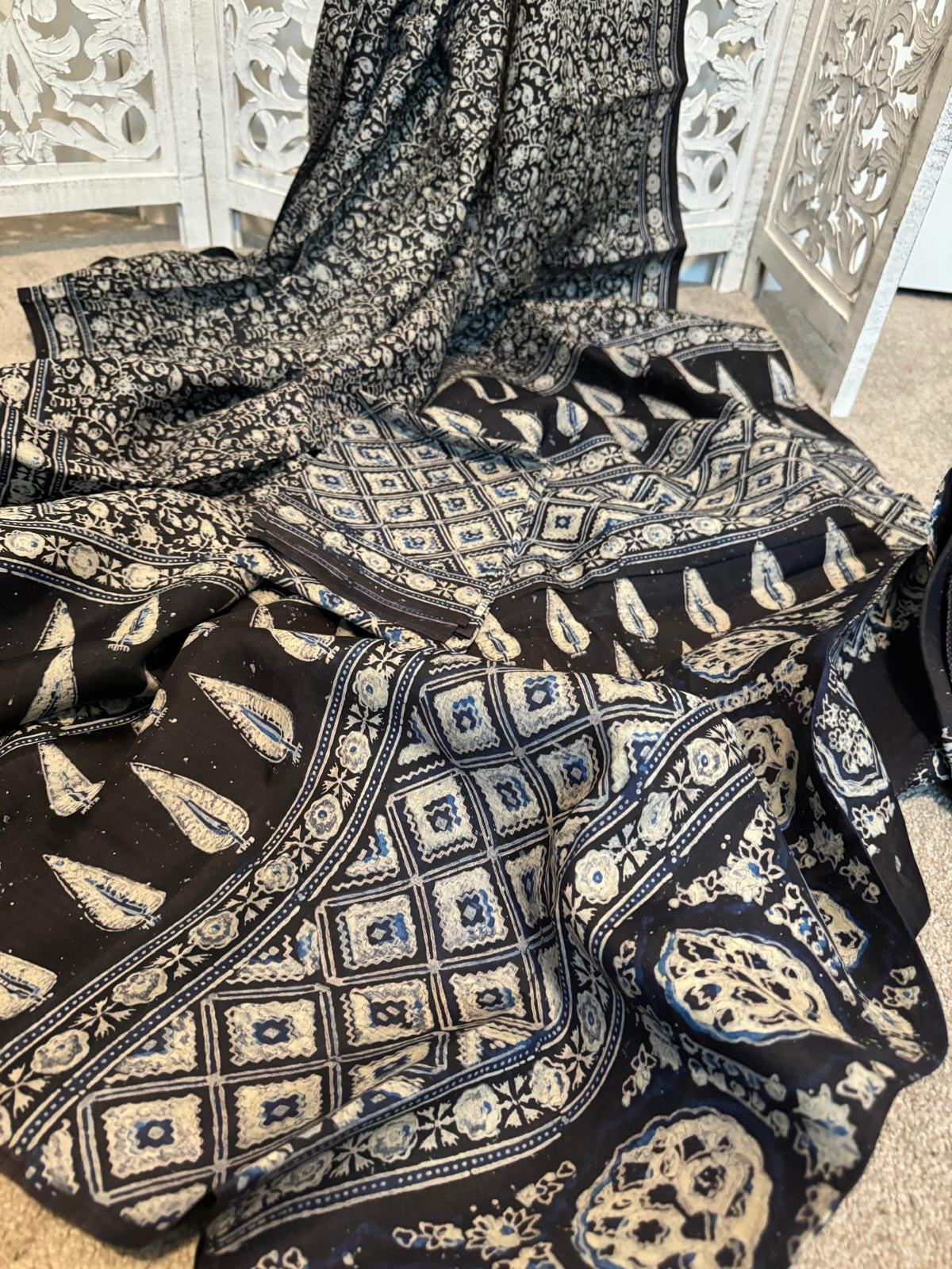 Soft silk light / dark blue
