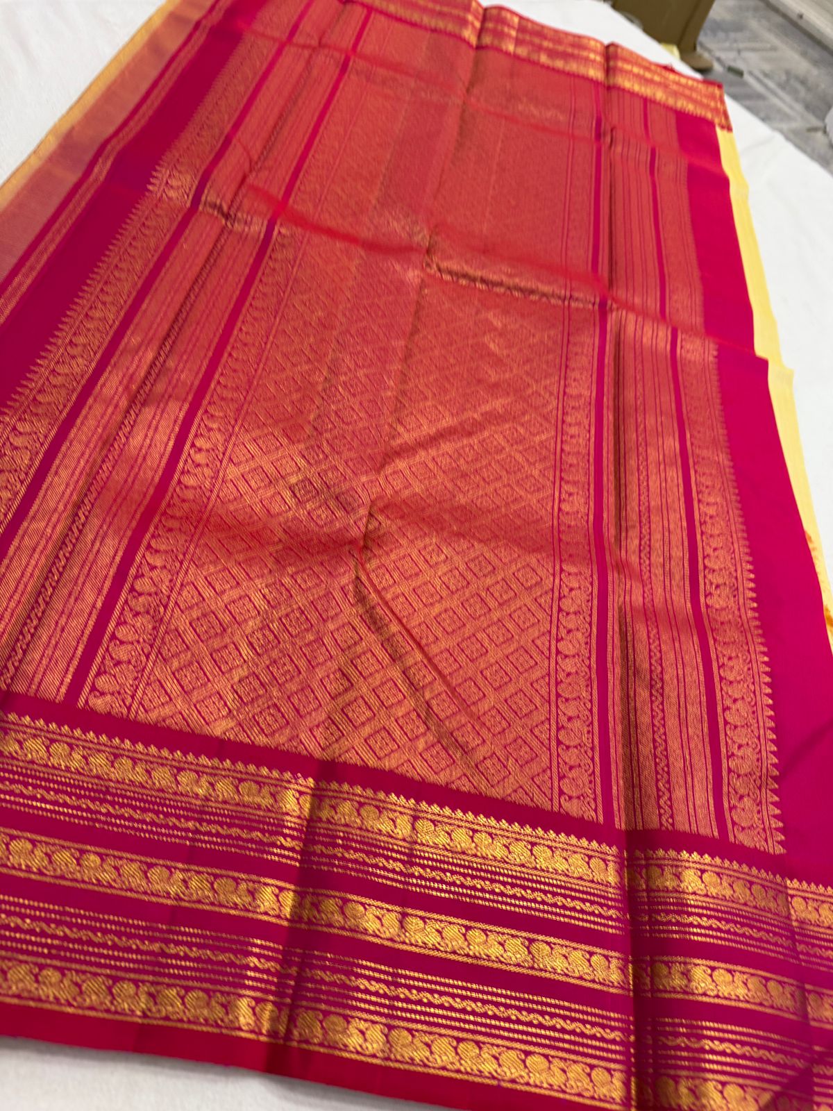 Ivory Reddish pink Varisaipet korvai