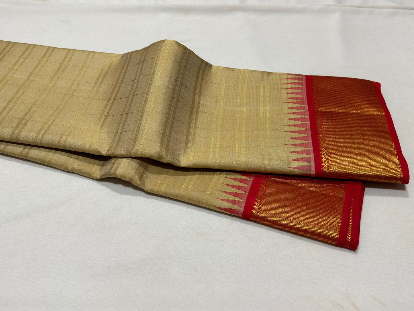 Beige / Red temple border