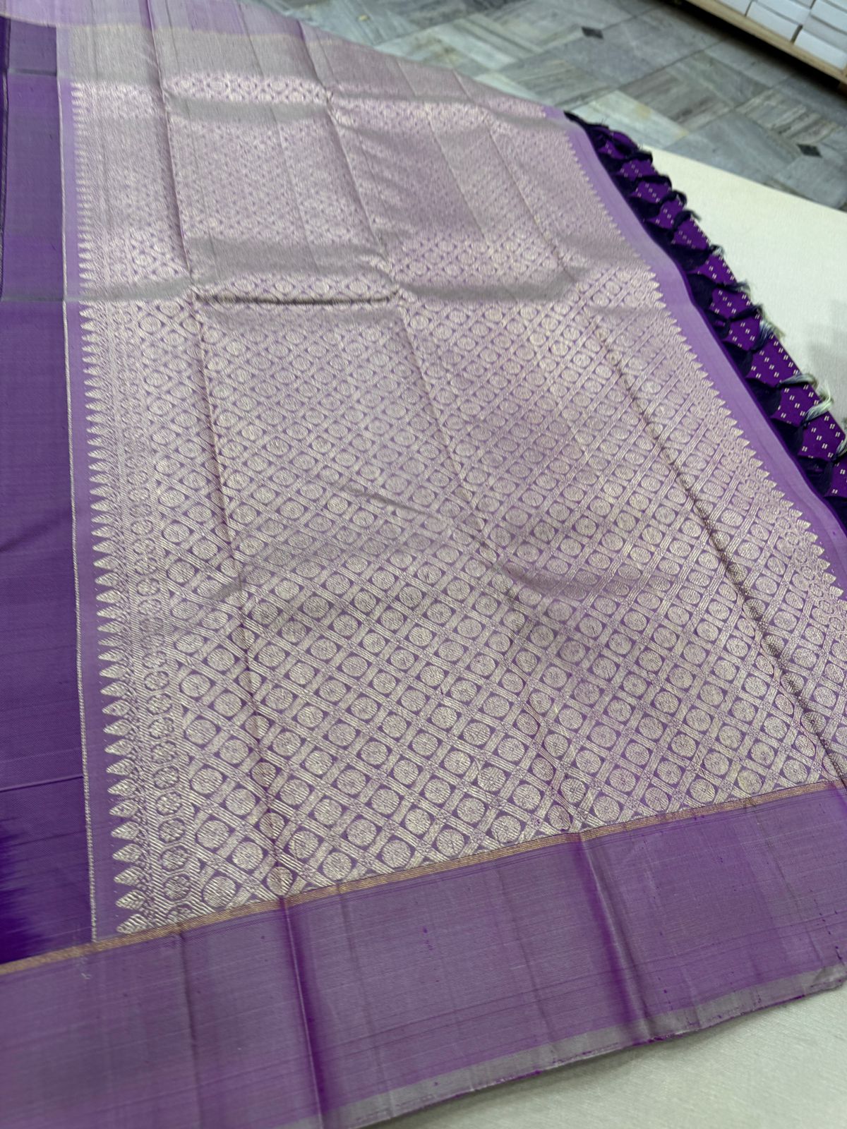 Purple / mauve thodar buttas