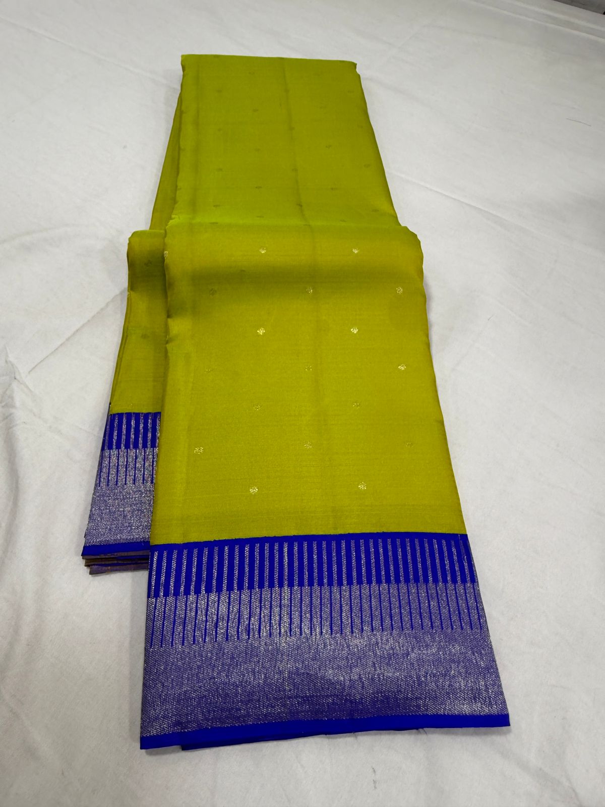 Neon green with royal blue 8kol buttas korvai